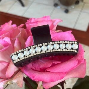 Elegant Black Hair Clip with Pearls